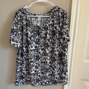 Casual Black and White Floral Blouse